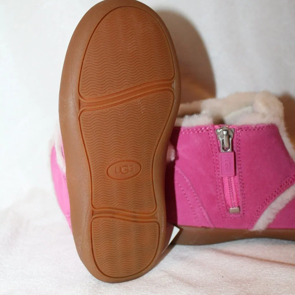 NIB UGG‎